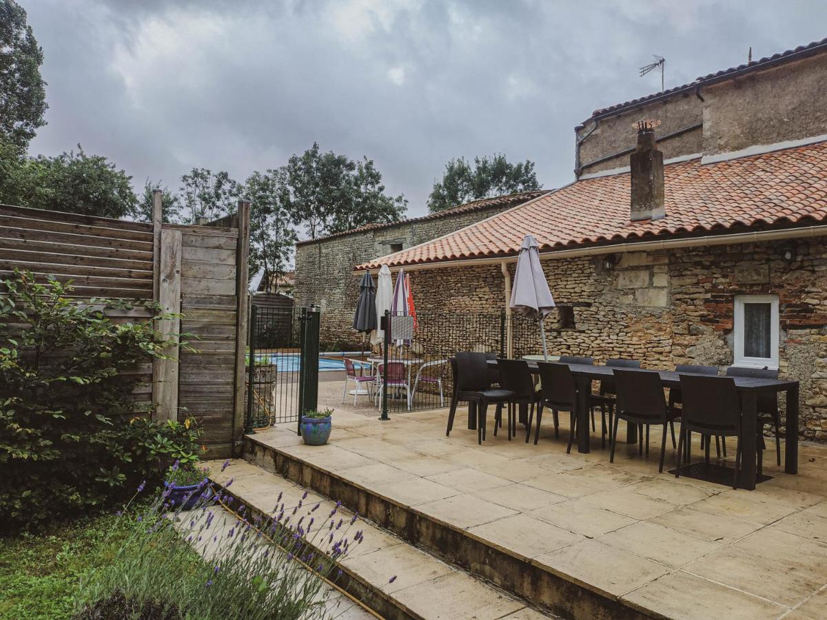 La Laujere Ivie - Gite & Piscine Privative Saint-Hilaire-du-Bois  Εξωτερικό φωτογραφία